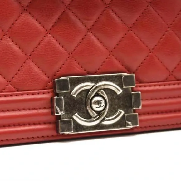 CHANEL Red Quilted Boy Shoulder Bag with Silver Hardware - Picture 5 of 10
